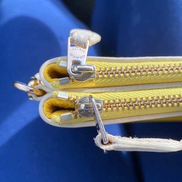 Yellow wristlet wallet, coach and leather, a good amount of space in the pockets - Picture 3 of 5